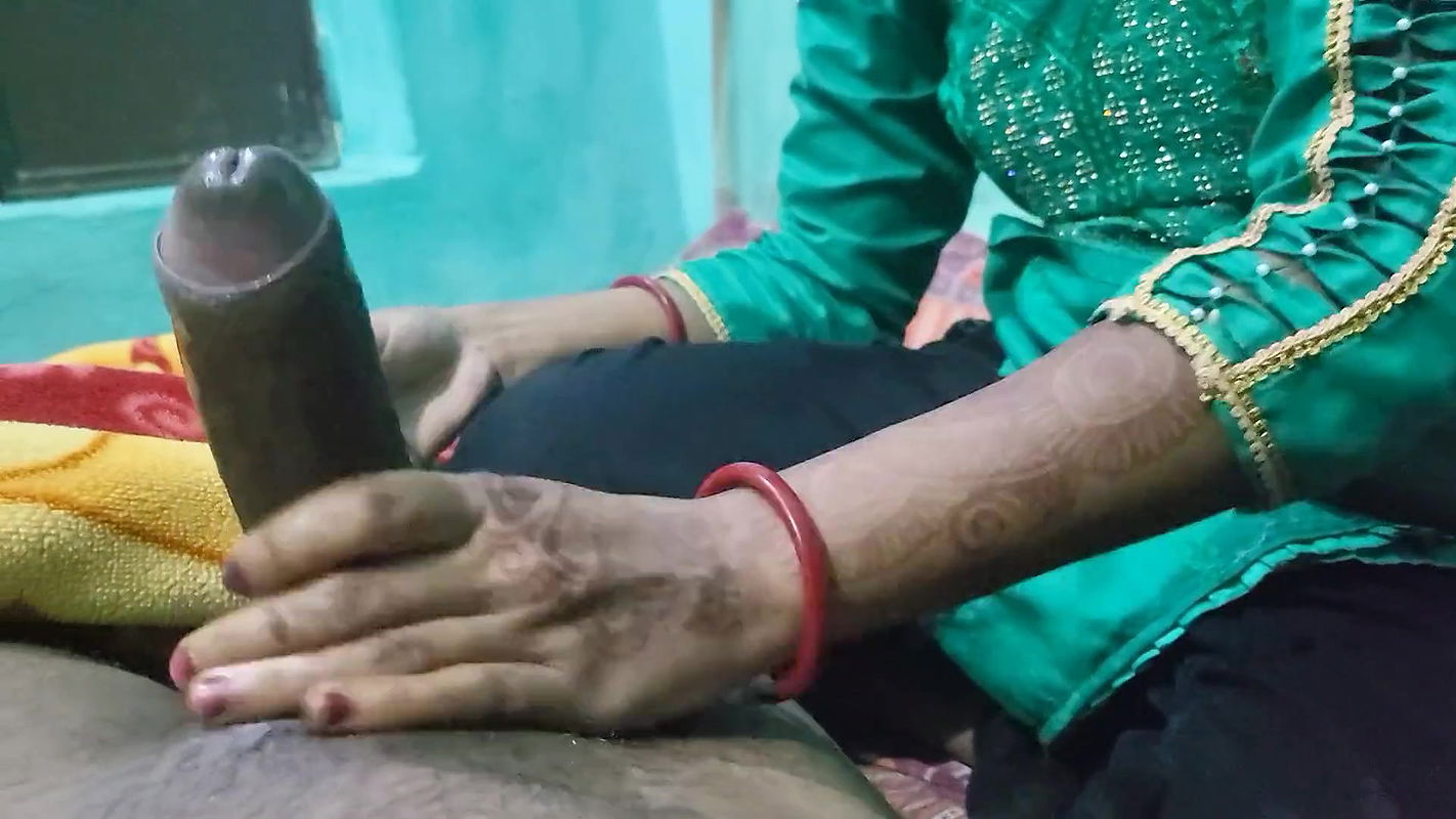 Indian desi housewife Aunty fucked by young amateur stepson in doggy style full Hindi audio