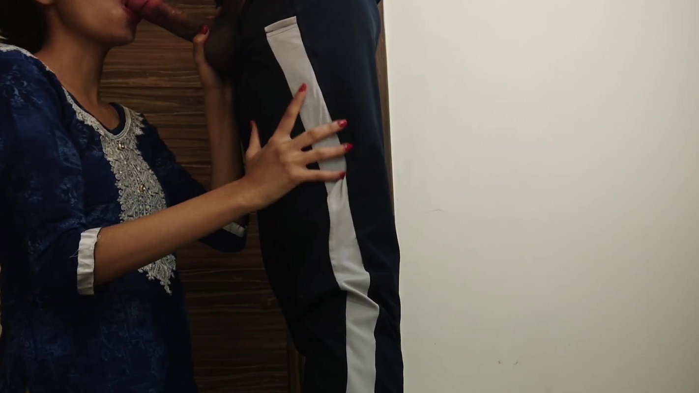 Indian Desi Bhabhi seduces electrician while he is repairing. Pussy fucked hard with Hindi audio – Repair waale ne kiya