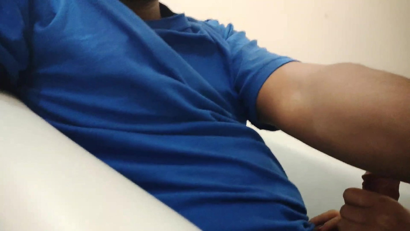 Indian Desi Bhabhi seduces electrician while he is repairing. Pussy fucked hard with Hindi audio – Repair waale ne kiya