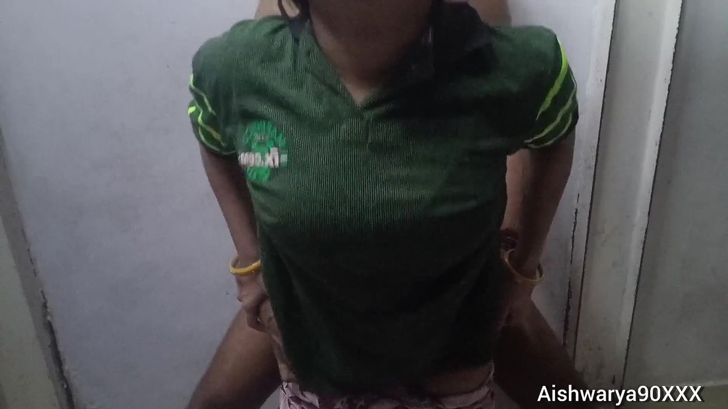 Indian Desi Bhabhi Devar Se Chudwati Hai When Her Husband Is At Work. Indian Devar Bhabhi Sex Video