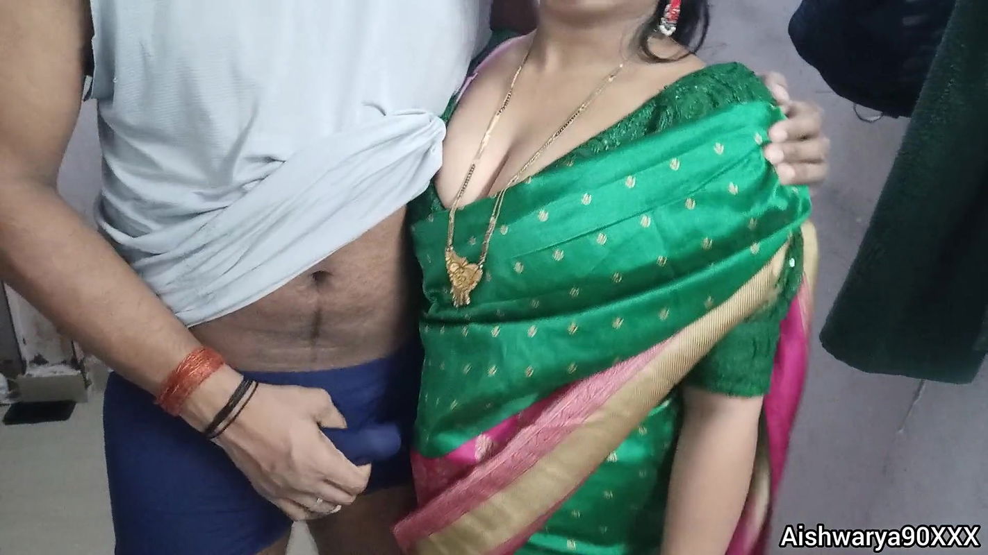 Indian Desi Aishwarya Bhabhi Ki Saari Utha Ke Mast Chudai Kar Panty Pe Sara Maal Nikal Diya. Hugh Kunshot on Her Panties