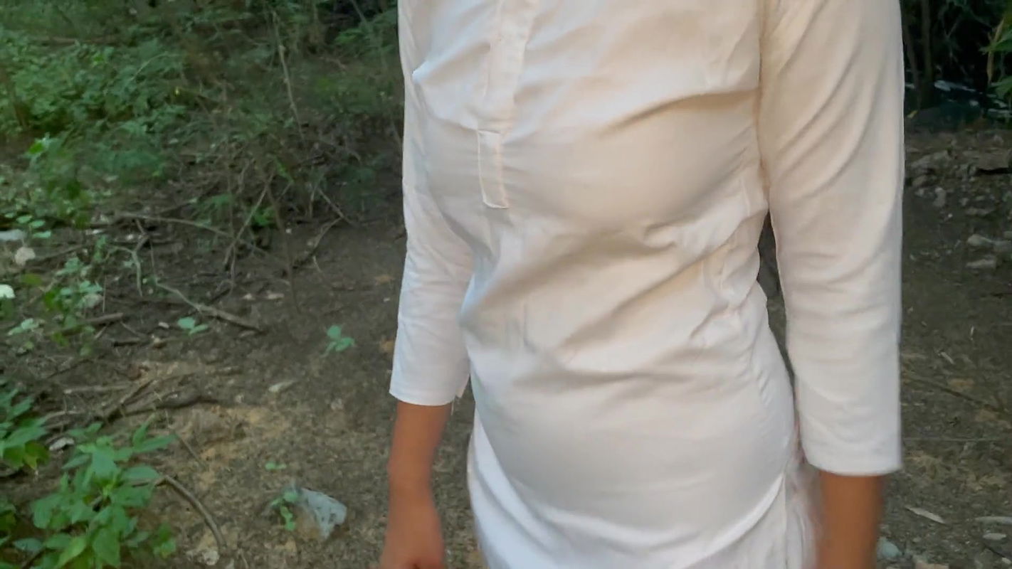 INDIAN COLLEGE HOT BEAUTIFUL GIRL FUCKING IN JUNGLE FOR FINANCIAL NEED (HINDI AUDIO)