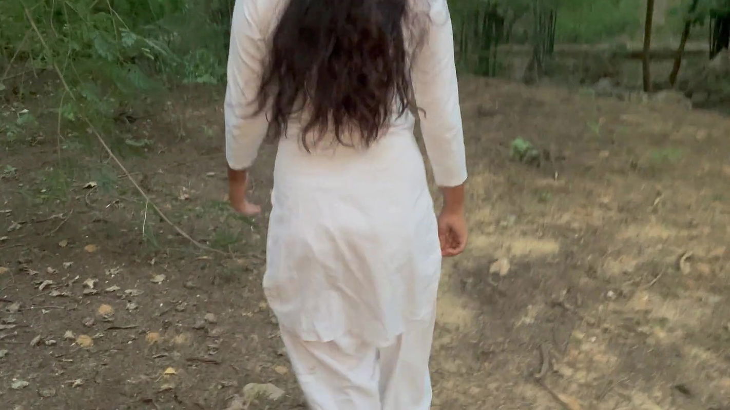 INDIAN COLLEGE HOT BEAUTIFUL GIRL FUCKING IN JUNGLE FOR FINANCIAL NEED (HINDI AUDIO)