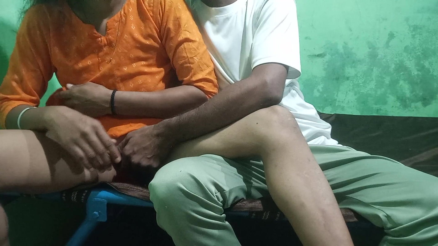 Indian College Girl sex with his Boyfriend in a outdoor house ?