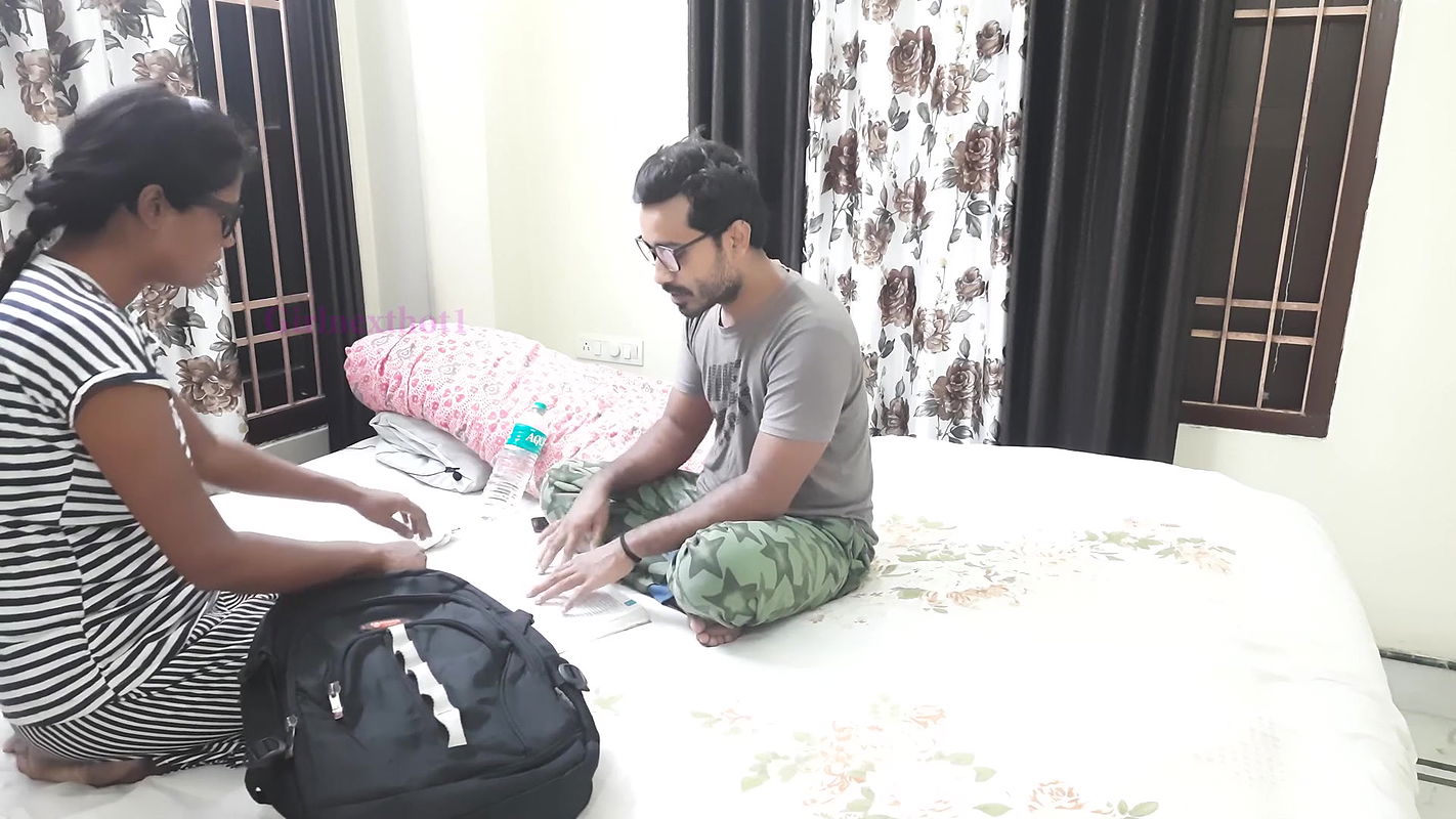 Indian College Friends Have Sex while Studying