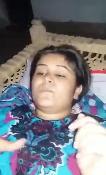 Desi Sooo Beautiful Bhabhi asking Hus bro use condom before fuk real Beauty with hindi Audio