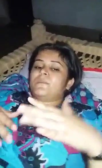 Desi Sooo Beautiful Bhabhi asking Hus bro use condom before fuk real Beauty with hindi Audio