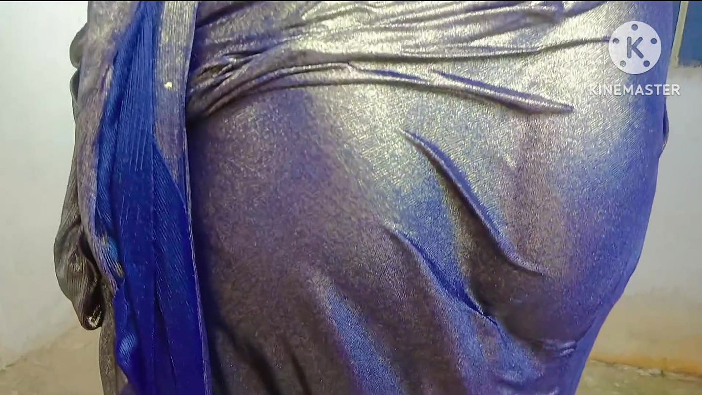 Indian Bhabhi Take Bath In Sari When Devar Seeing Bhabhi Bathing Brother-in-law shook his cock