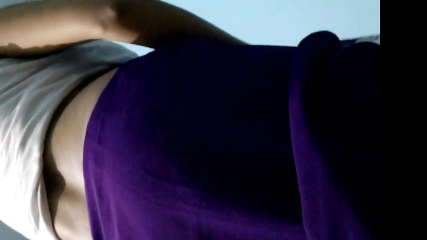 Indian Aunty does cam show and dirty talk – pregnant