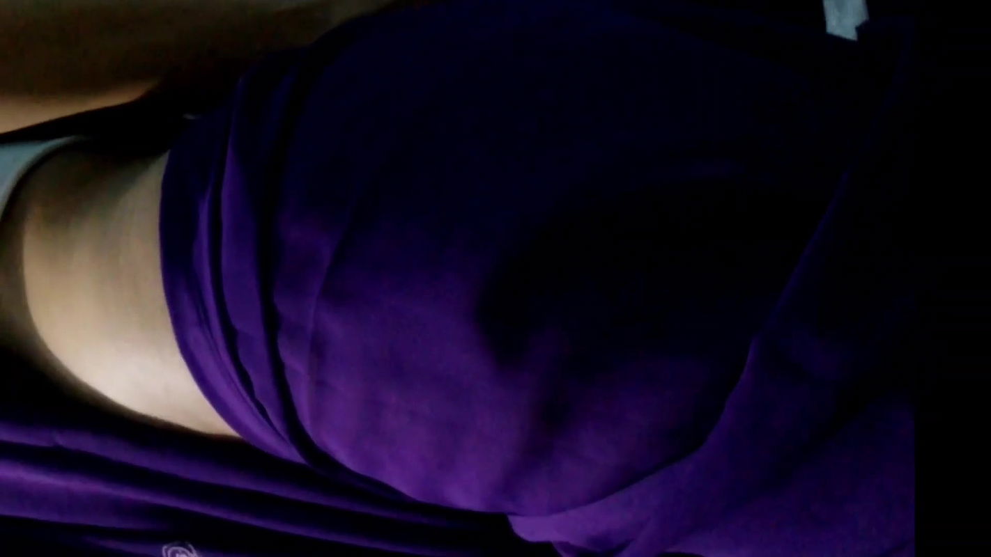 Indian Aunty does cam show and dirty talk – pregnant