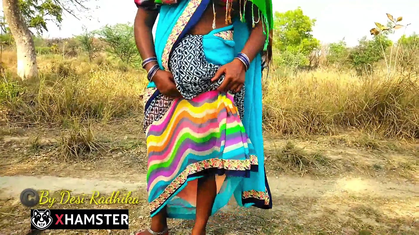 Indian Aunty Desi Outdoor Showing Big Tight Ass Pussy Hindi Audio