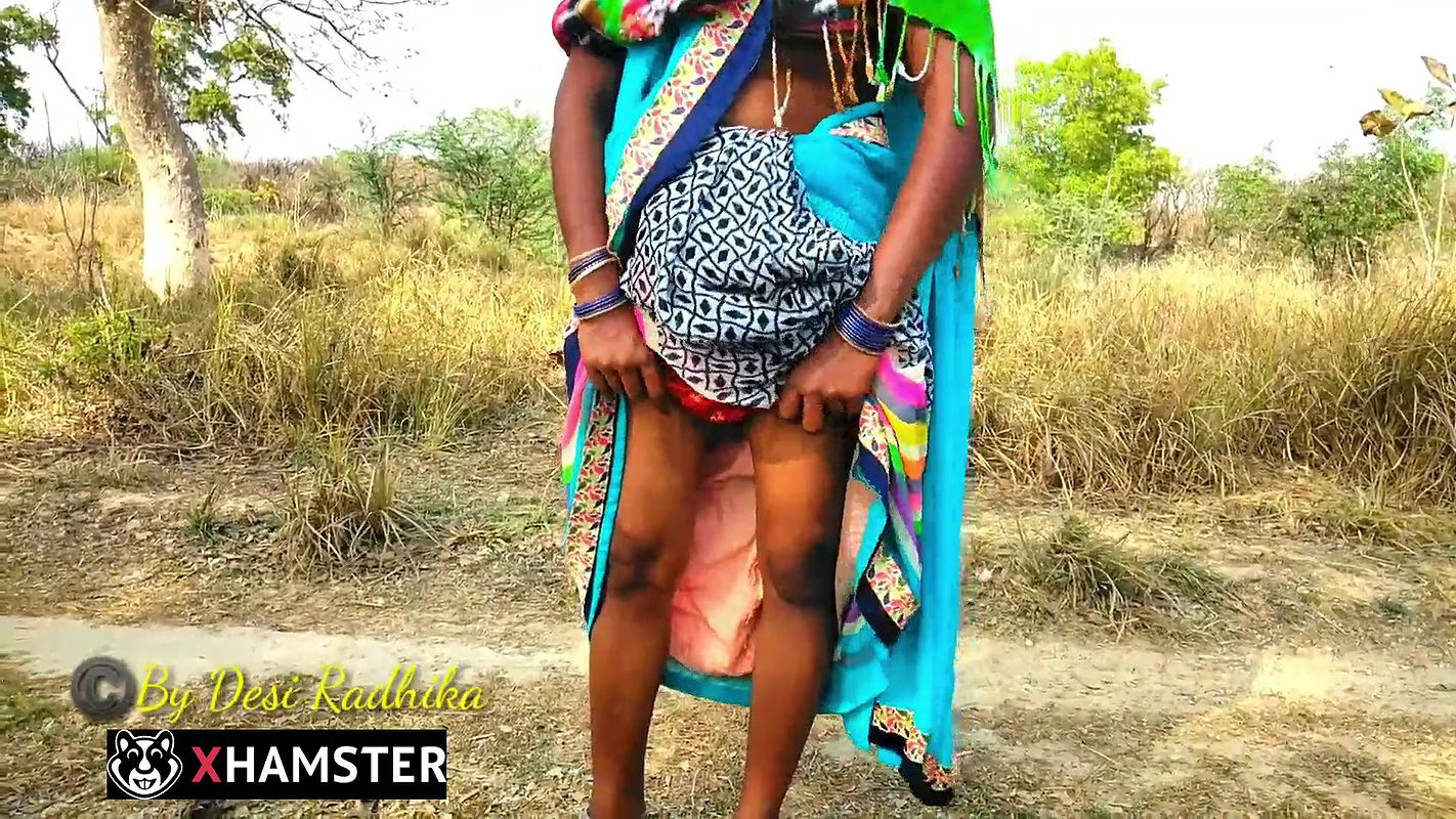 Indian Aunty Desi Outdoor Showing Big Tight Ass Pussy Hindi Audio