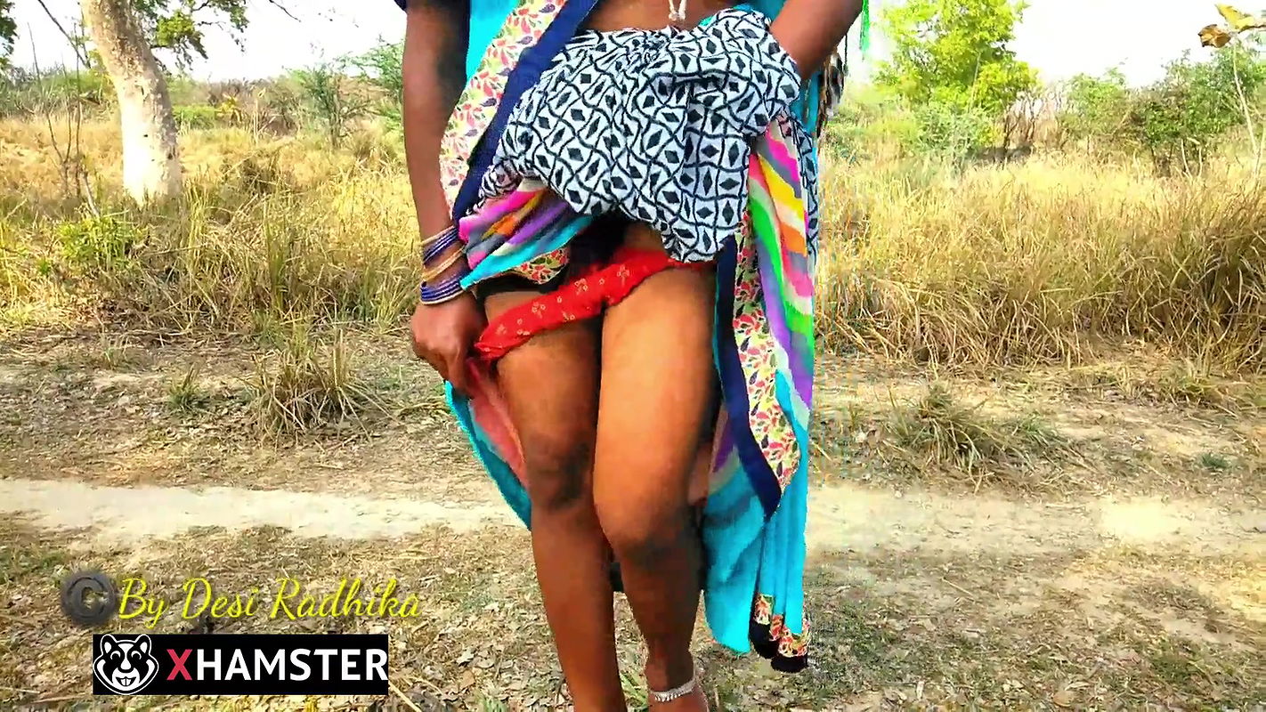 Indian Aunty Desi Outdoor Showing Big Tight Ass Pussy Hindi Audio
