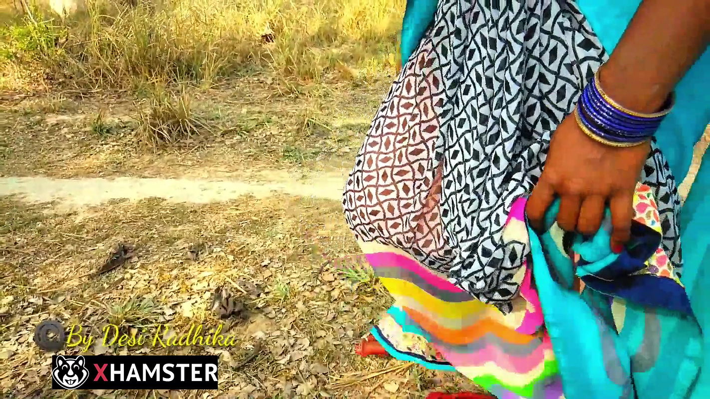 Indian Aunty Desi Outdoor Showing Big Tight Ass Pussy Hindi Audio