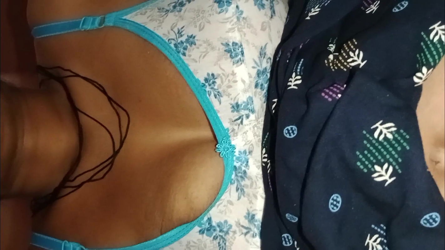 I satisfied my sister-in-law by rubbing my thick penis on her pussy today