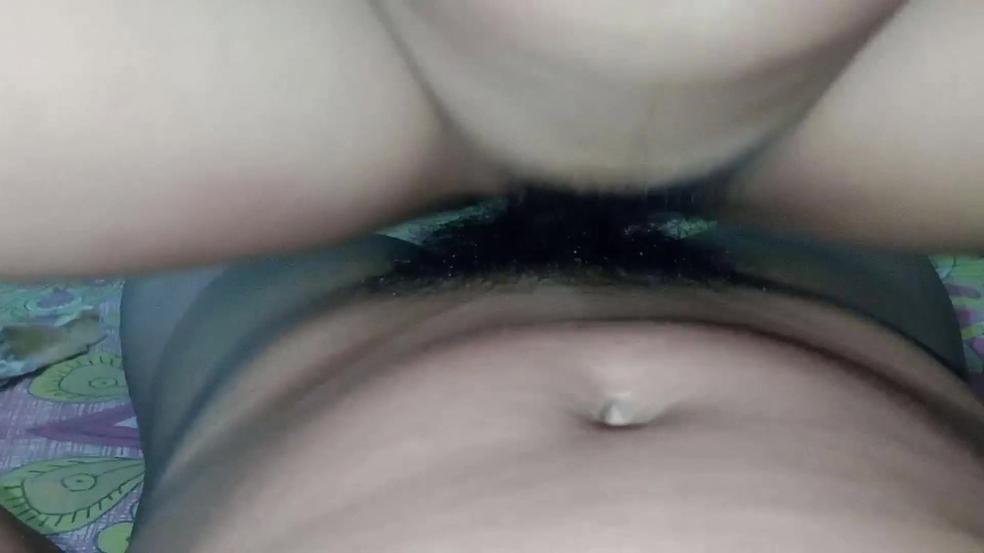 I fuck my virgin girlfriend at her home