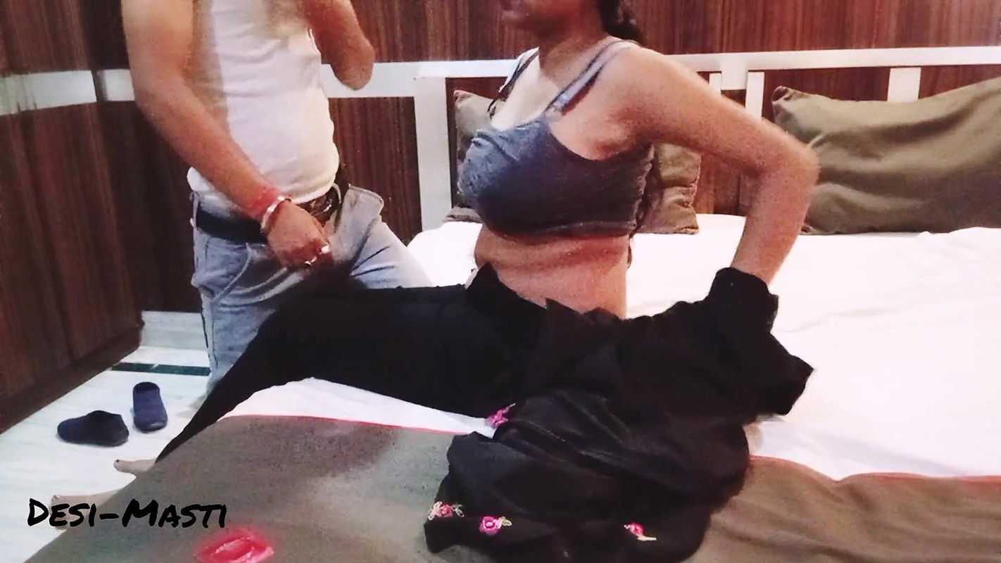 Hot teen Indian college girl mms viral when fucking by her boyfriend romantic sex with audio