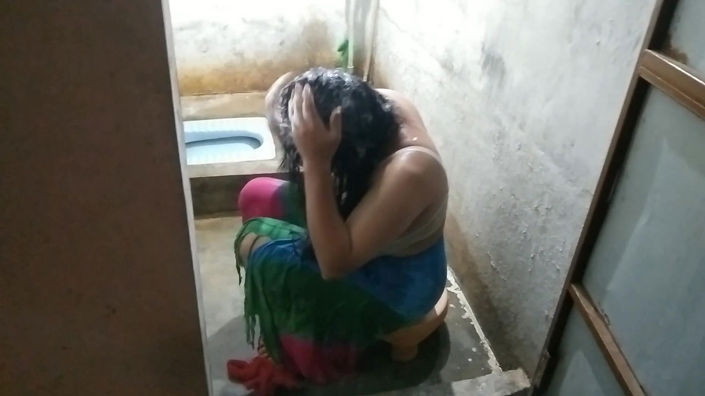 Hot shower chudai sex by camera man