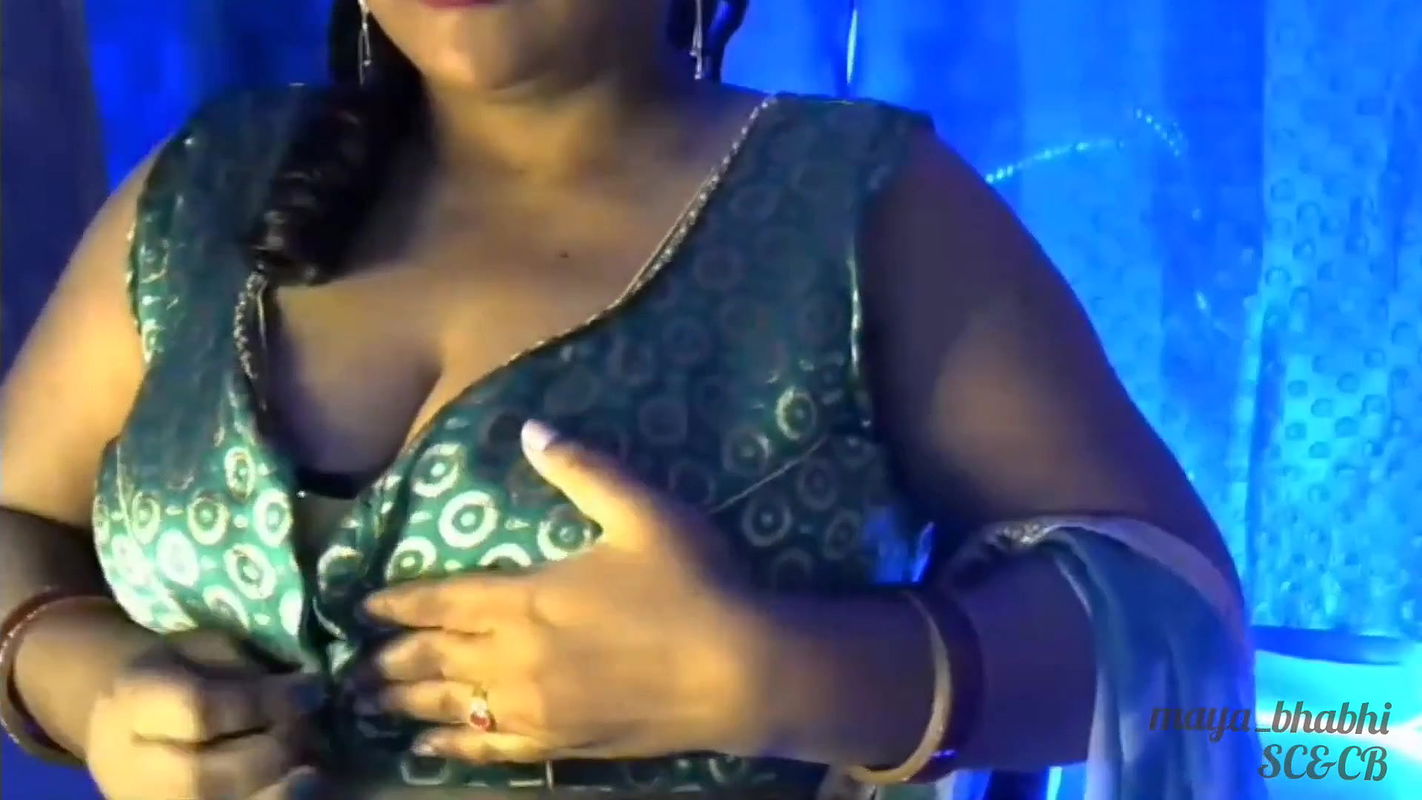 Hot Sexy Lady Bhabhi Showing off Her Lovely Boobs Keeping Her Bra off Her Boobs Under Her Boobs