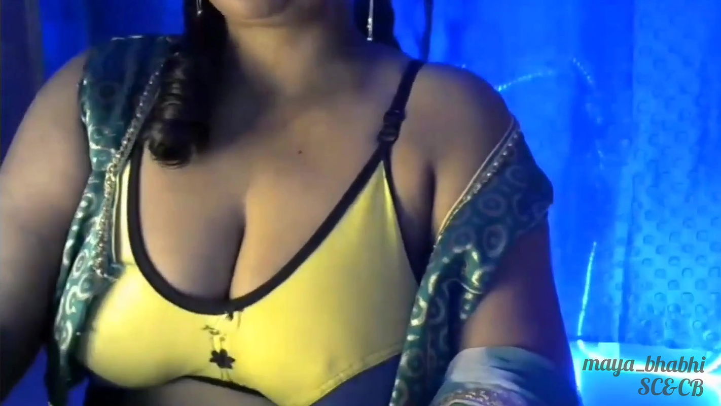 Hot Sexy Lady Bhabhi Showing off Her Lovely Boobs Keeping Her Bra off Her Boobs Under Her Boobs