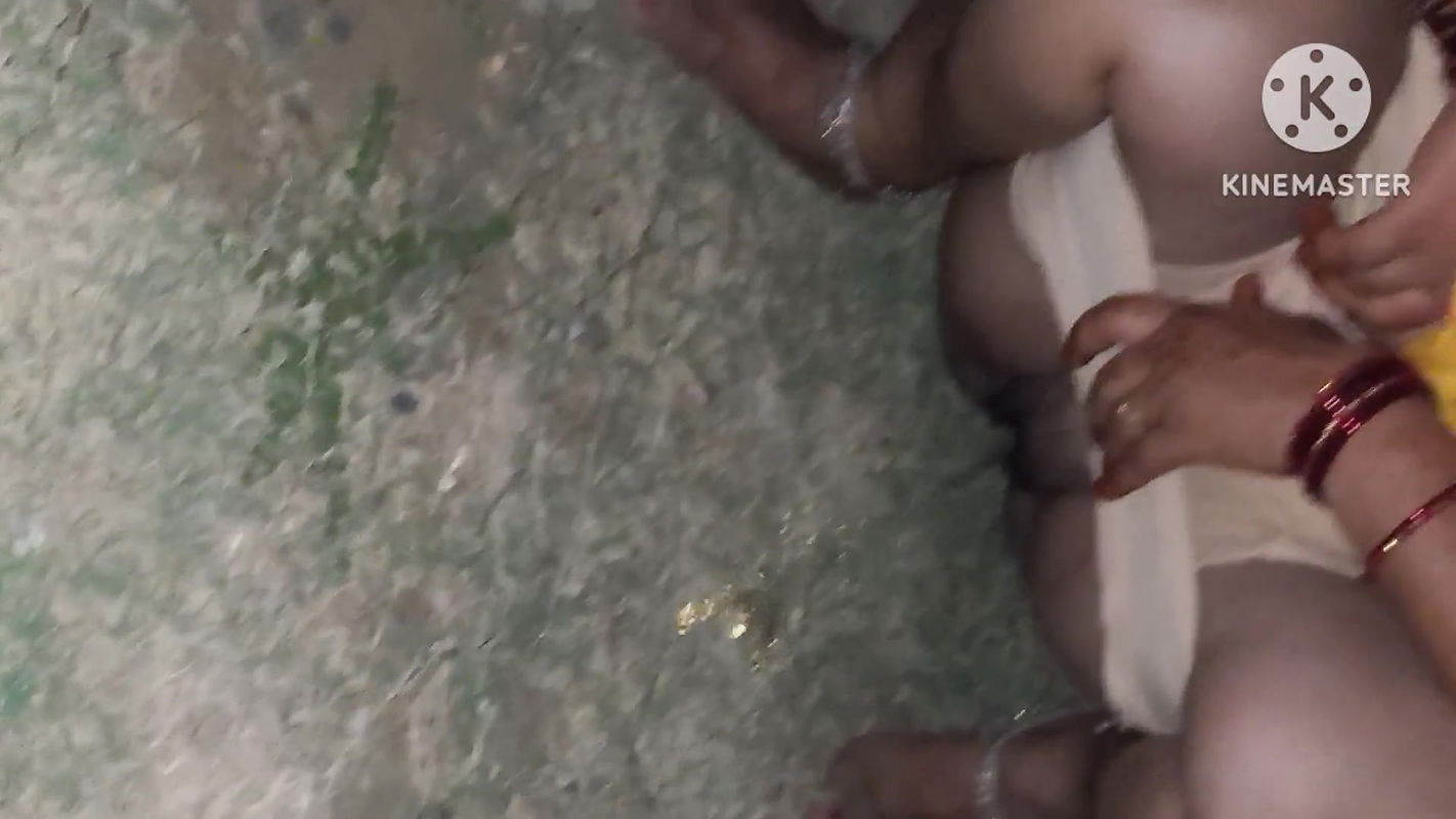 Hot sexy Kitu Bhabhi was called out of the house by her lover and fucked thoroughly on the cot