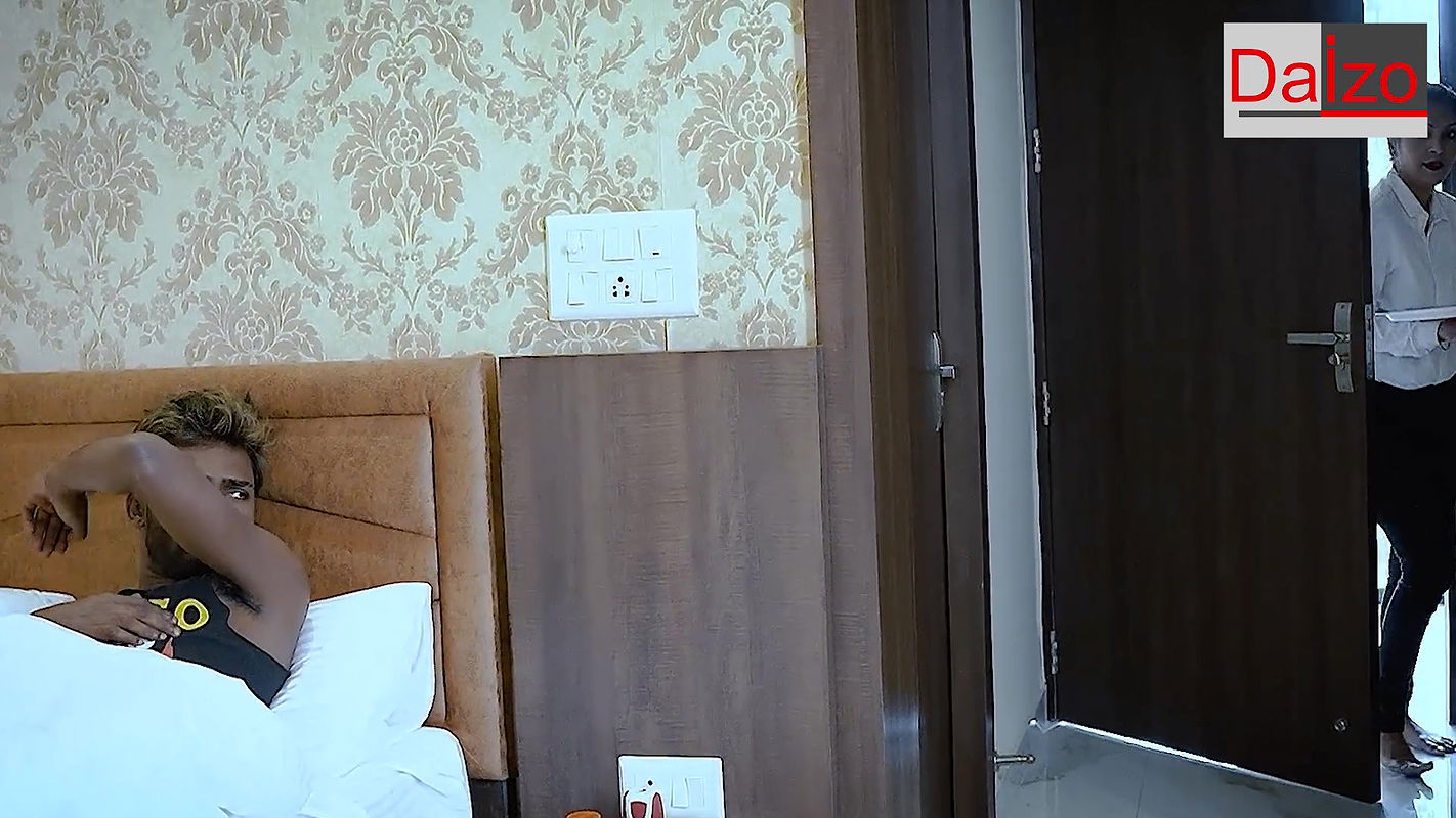 Hot Indian Hotel receptionist fucked by Gust — Cum in Mouth