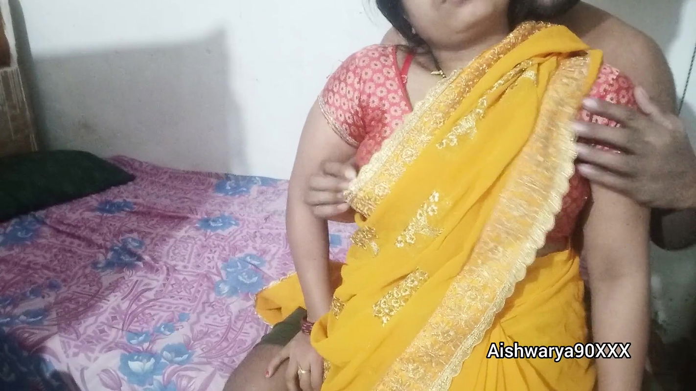Hot Indian Desi wife Aishwarya Ki Saree Utha ke Mast Chudai. Indian Desi Bhabhi Saree Sex video