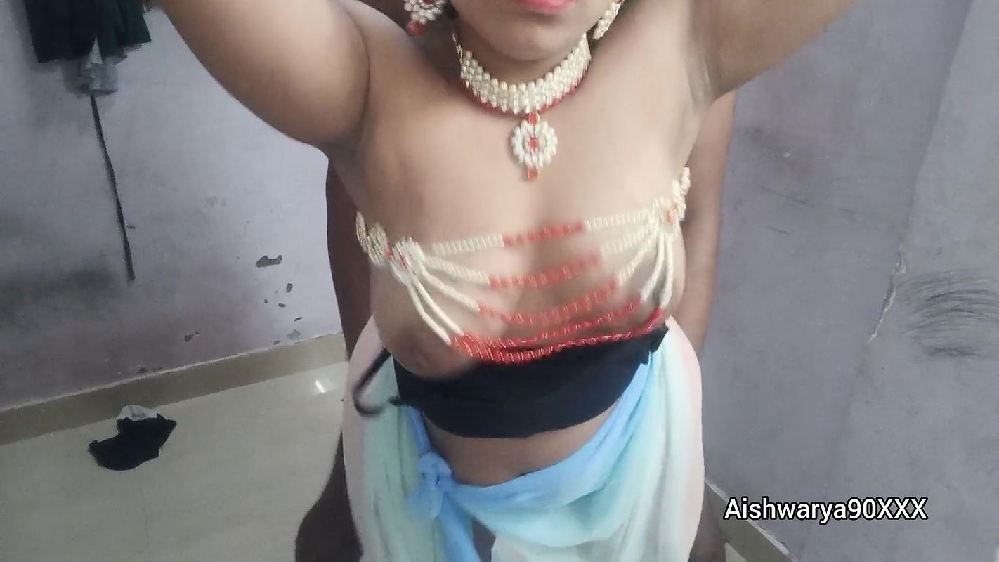 Hot Indian Desi Aishwarya Bhabhi Ki Sari Mein Hot Chudai. Indian Desi Bhabhi Sari Sex in Hindi