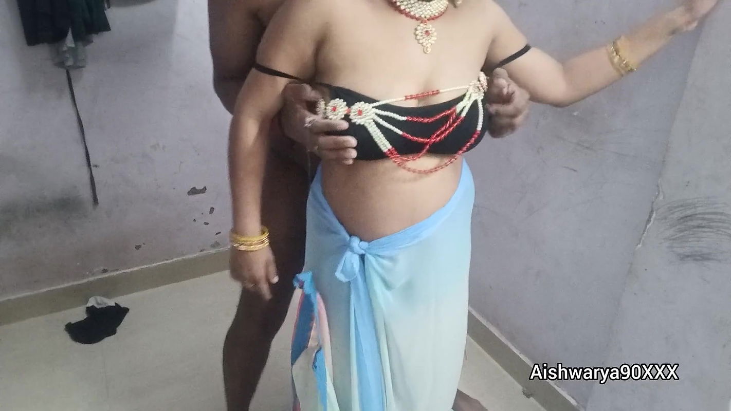 Hot Indian Desi Aishwarya Bhabhi Ki Sari Mein Hot Chudai. Indian Desi Bhabhi Sari Sex in Hindi