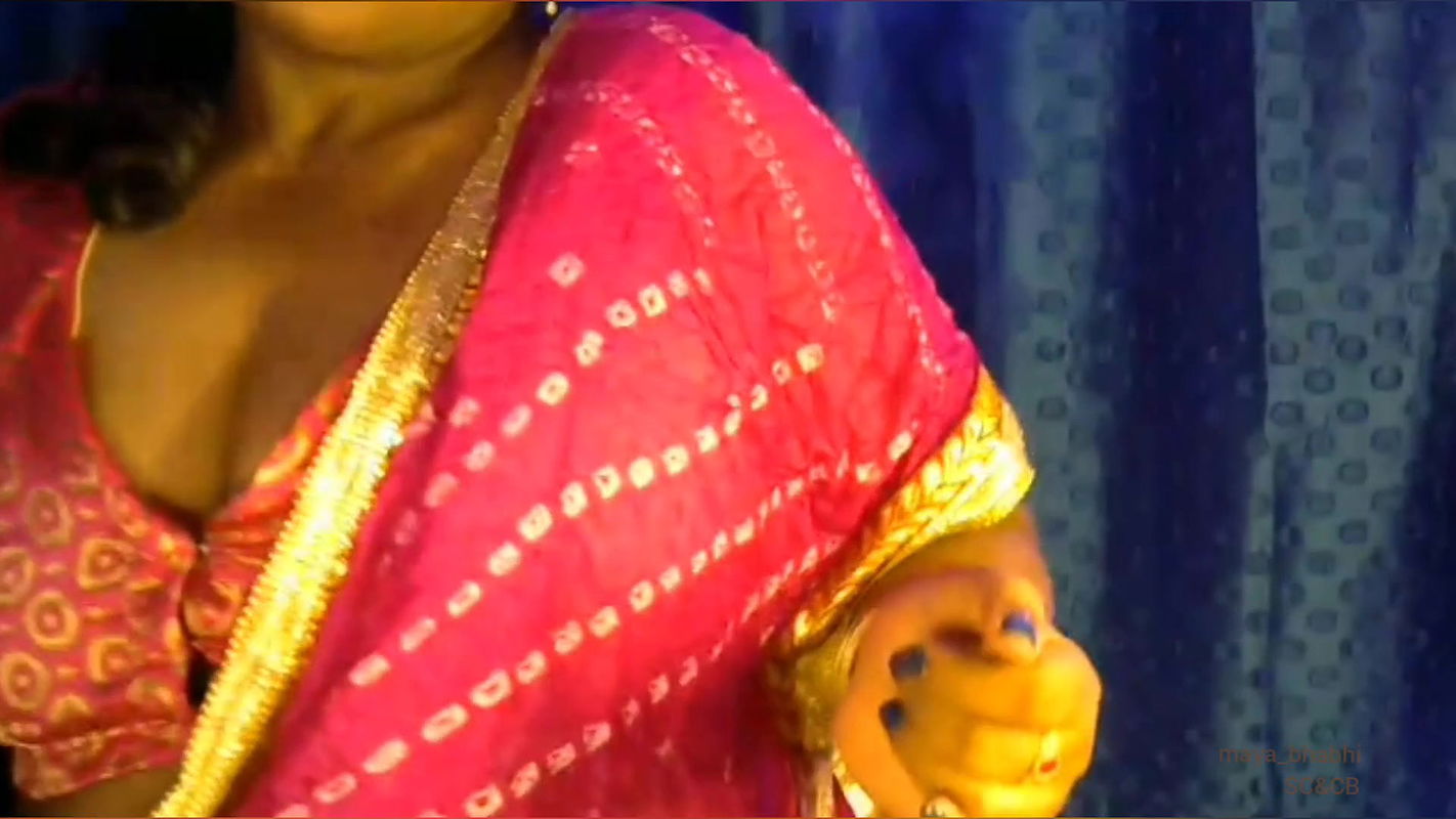 Hot desi sexy young girl tries to show boobs with pleasure