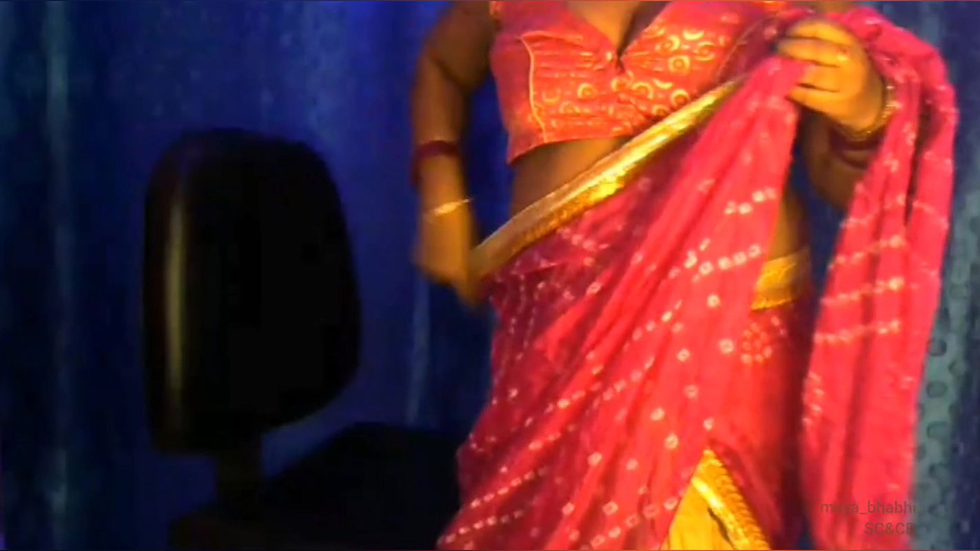 Hot desi sexy young girl tries to show boobs with pleasure