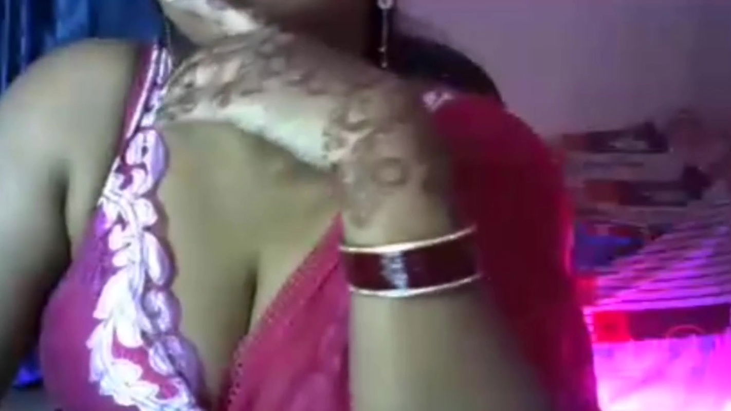 Hot desi sexy girl opens her clothes and shows her boobs and nipples