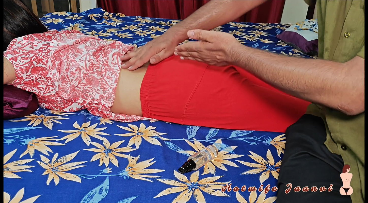 Hot desi maa having backpain enjoyed oil massage and a rough hard fuck from naughty friend of her son (Hindi audio)