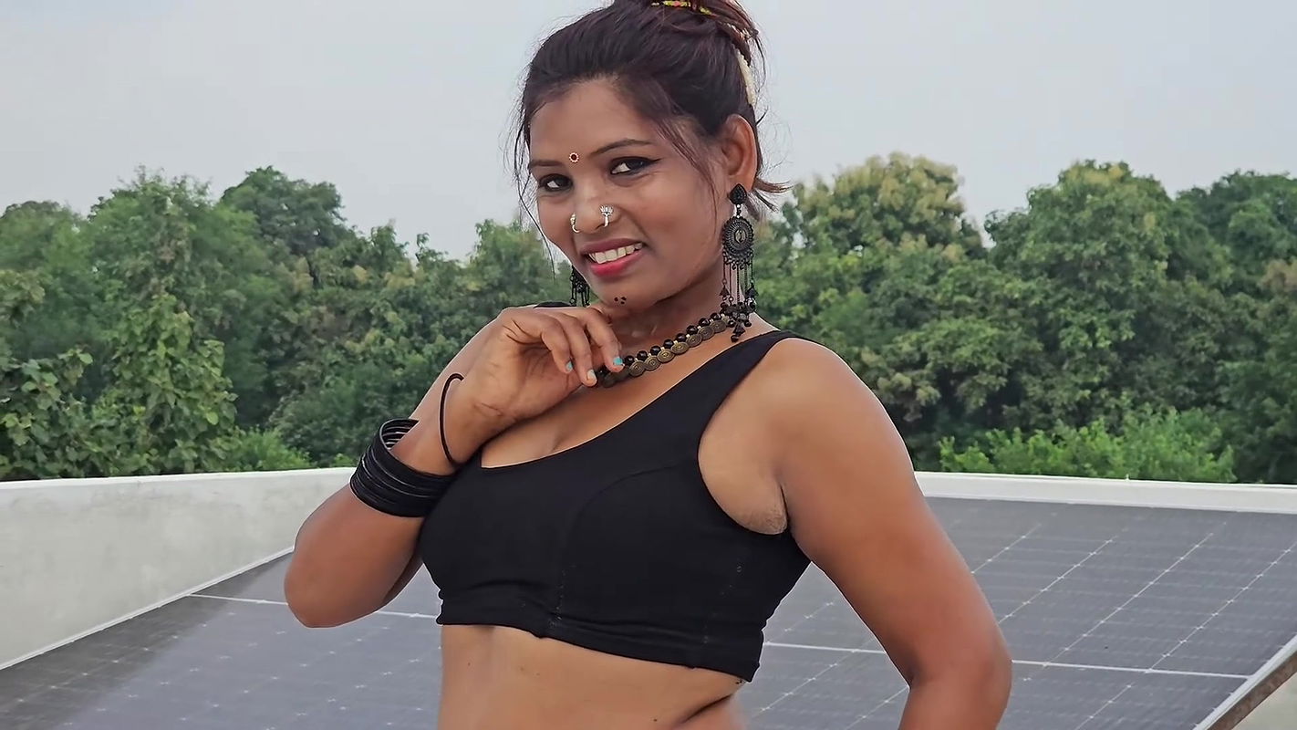 Hot desi indian girl bigg boobs big ass fucking in the room