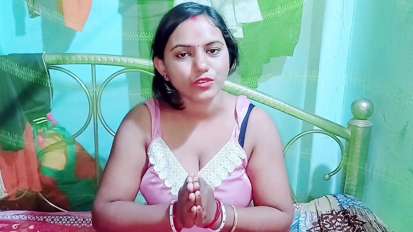 Hot desi indian girl bigg big in the room