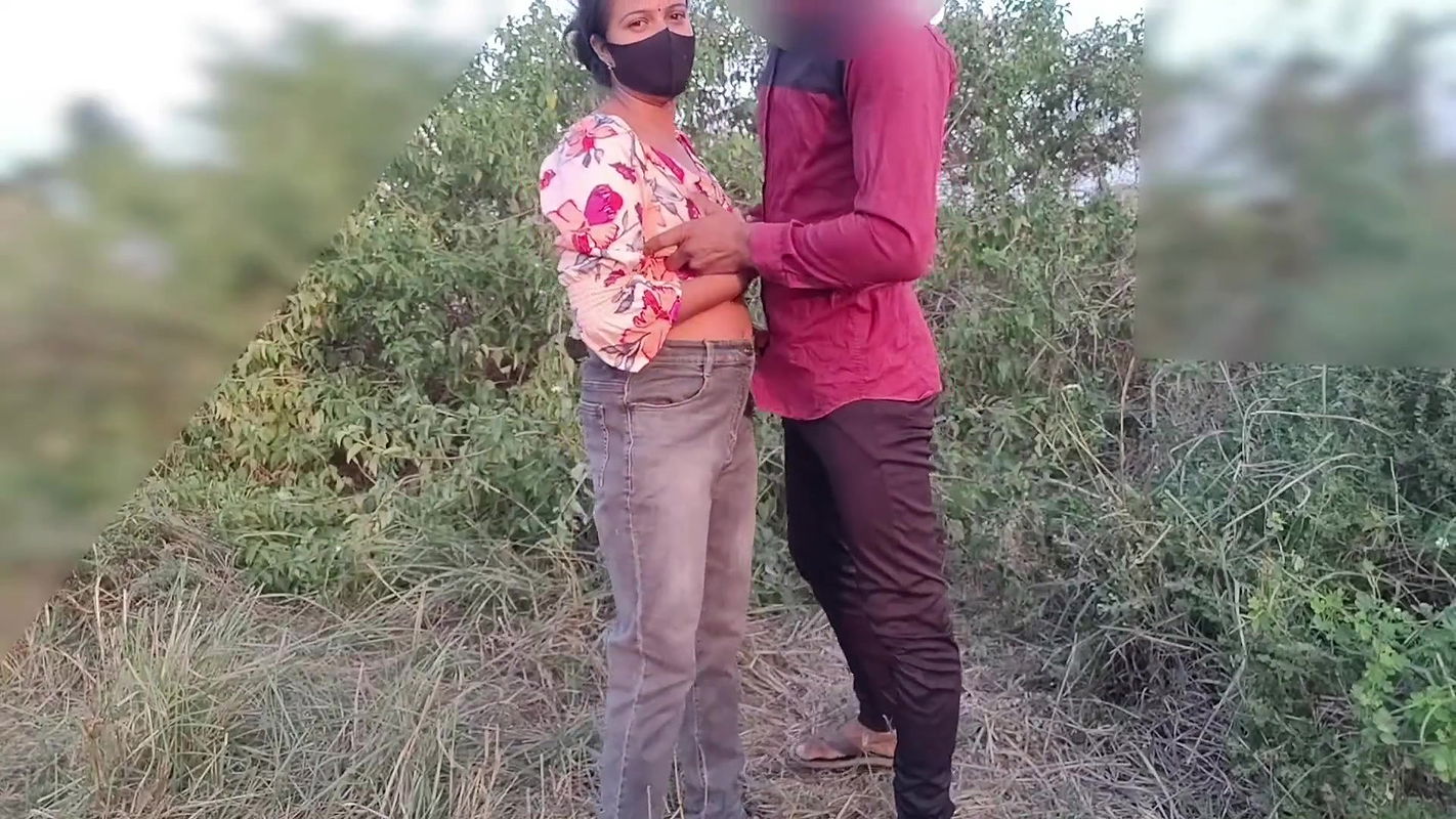 HOT BIG ASS COLLEGE TEEN FUCKING IN JUNGLE (HINDI AUDIO) FUCKING OUTDOOR Yoursoniya