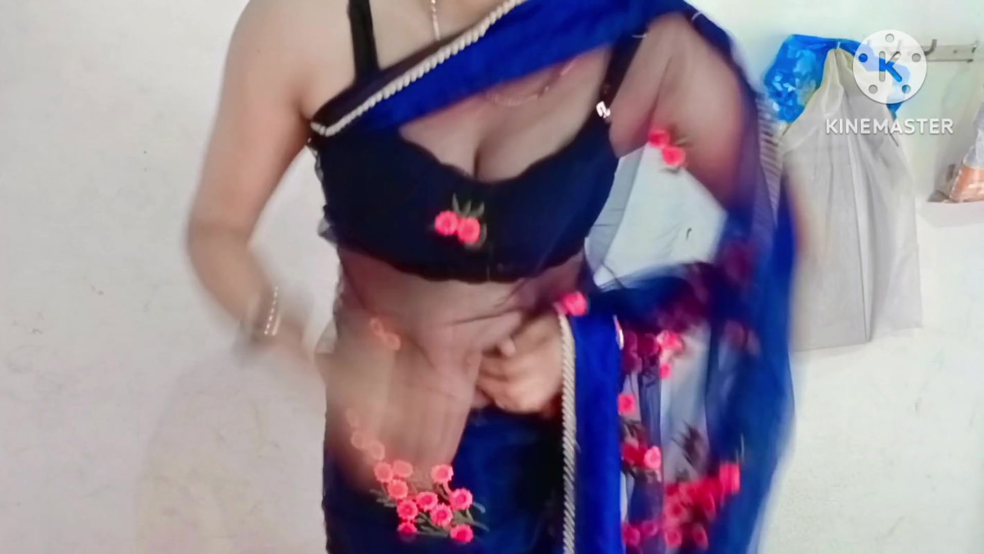 Hot bhabhi open bathing when brother-in-law caught seeing him bhabhi bathing brother-in-law saw