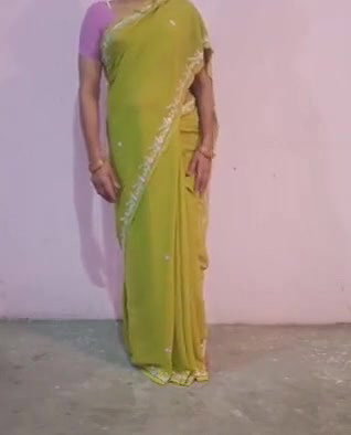 Desi Srvnt sking ownr