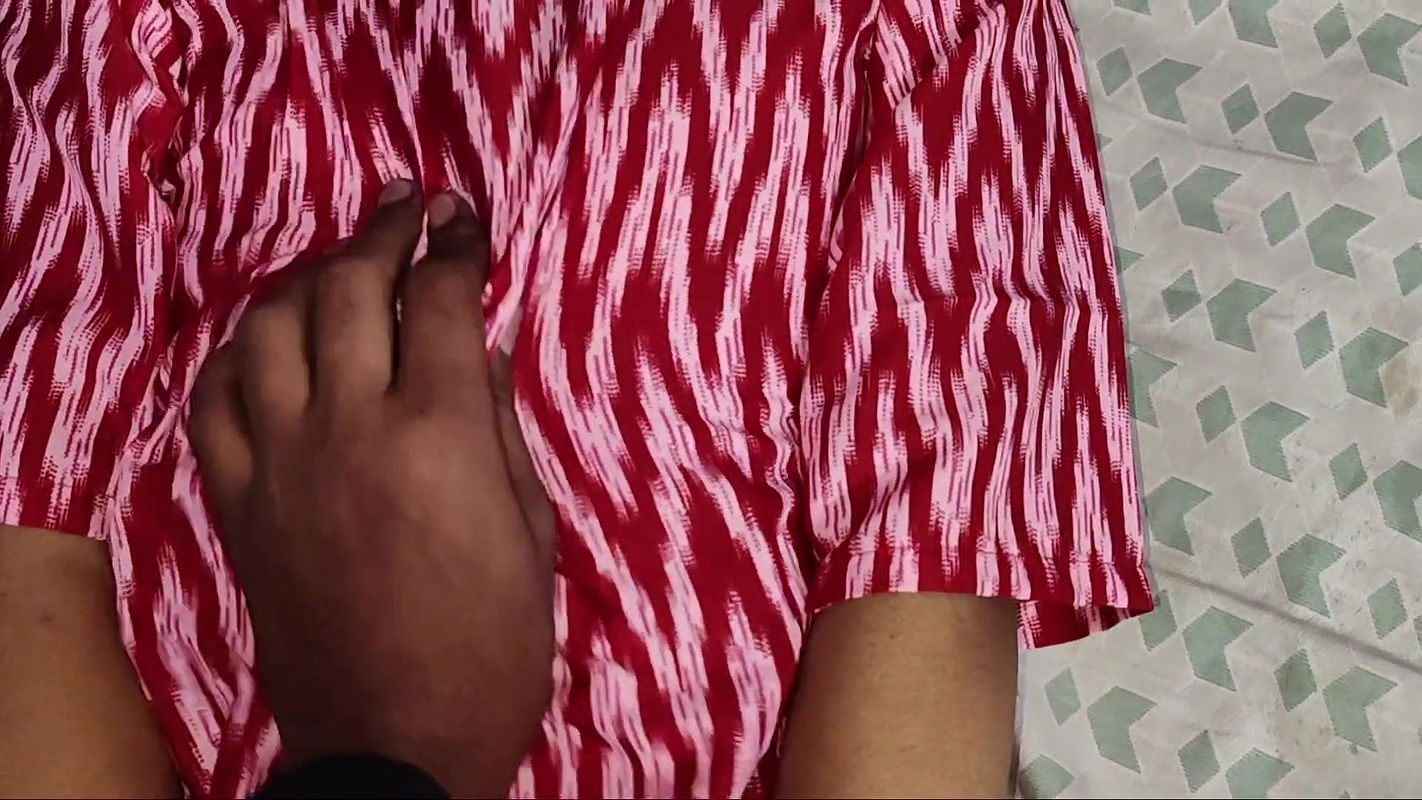 Girlfriend’s video will be recorded and shown to friend, after hearing this, girlfriend crossed every limit to have sex