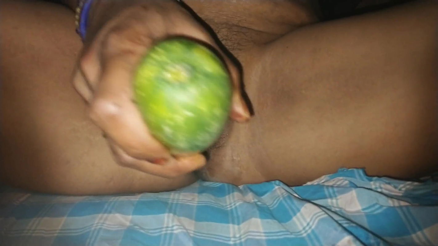 Desi Bhabhi Big 10 Inches ? Khira Se Apna Payas Bhujaya India Female Masturbations Dildo Enjoyed Bihar India Sex