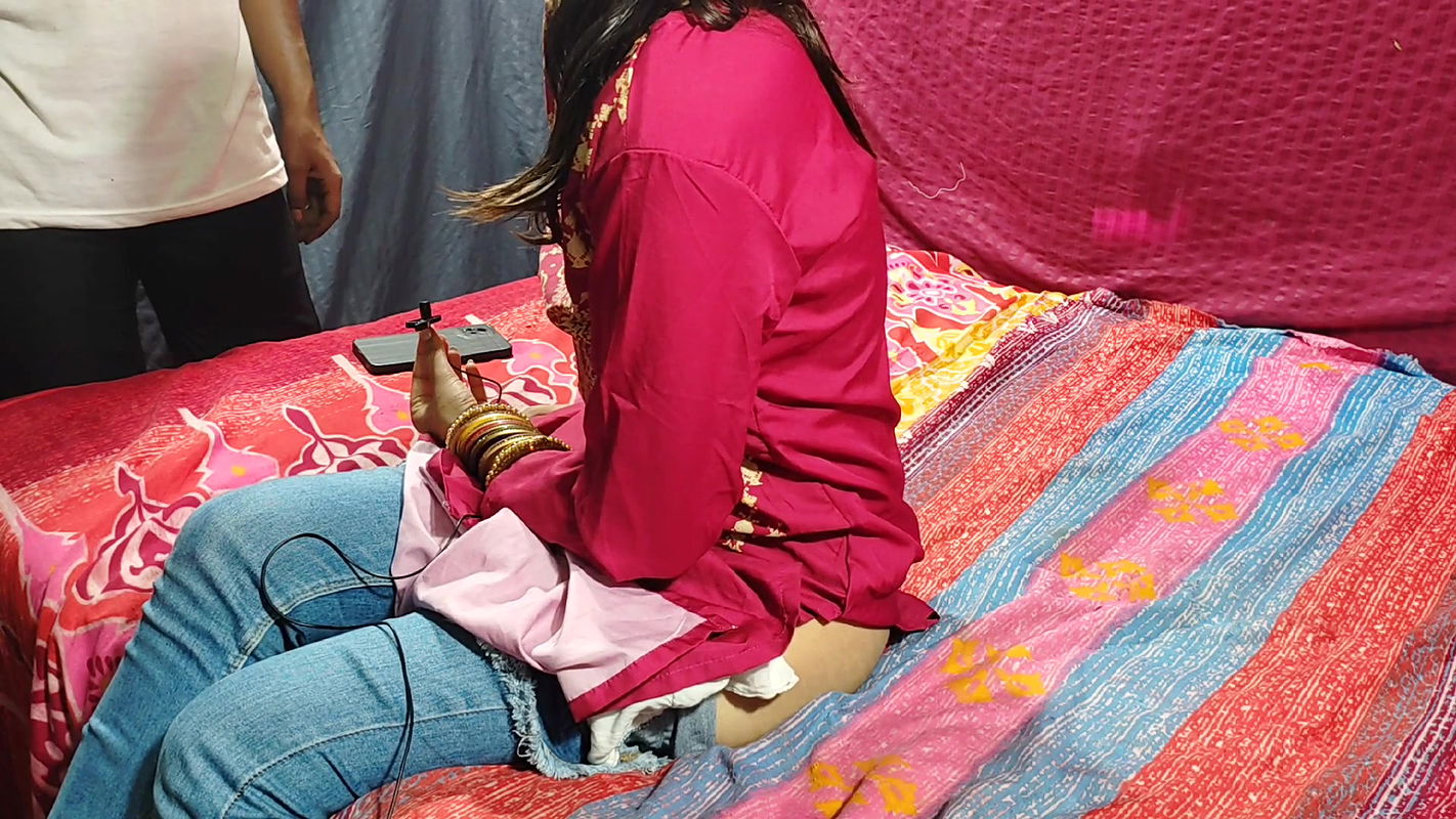 CChacha Ki Ladki Ko Laal Chaddi Me Ungli Karte Huye Pakad Liya