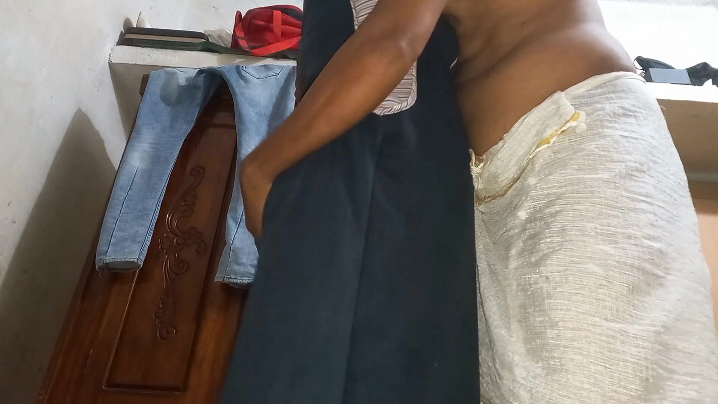 Bhabi came to my home forunatly no body there we enjoyed very much sex