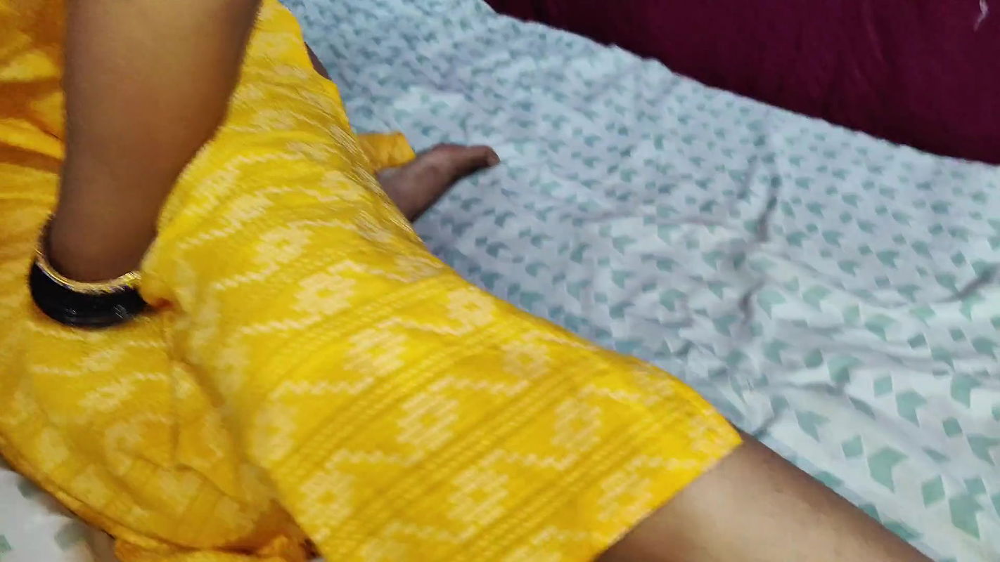 Aunty gave me a message on aunty’s ass with mustard oil