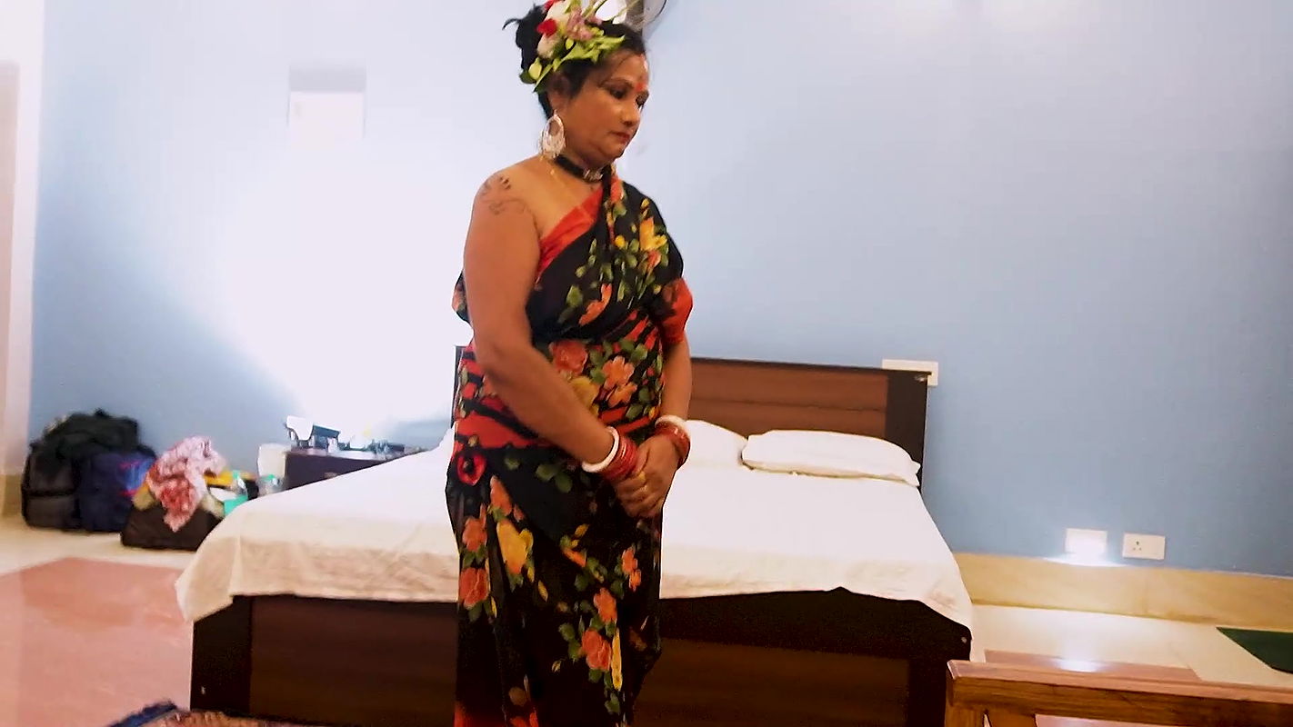 A TRAVELLER STAY IN A HOTEL AND TO CREATE HIS NIGHT HOT & SEXY, CALL A LOCAL SEXY GIRL, HARDCORE SEX, FULL MOVIE