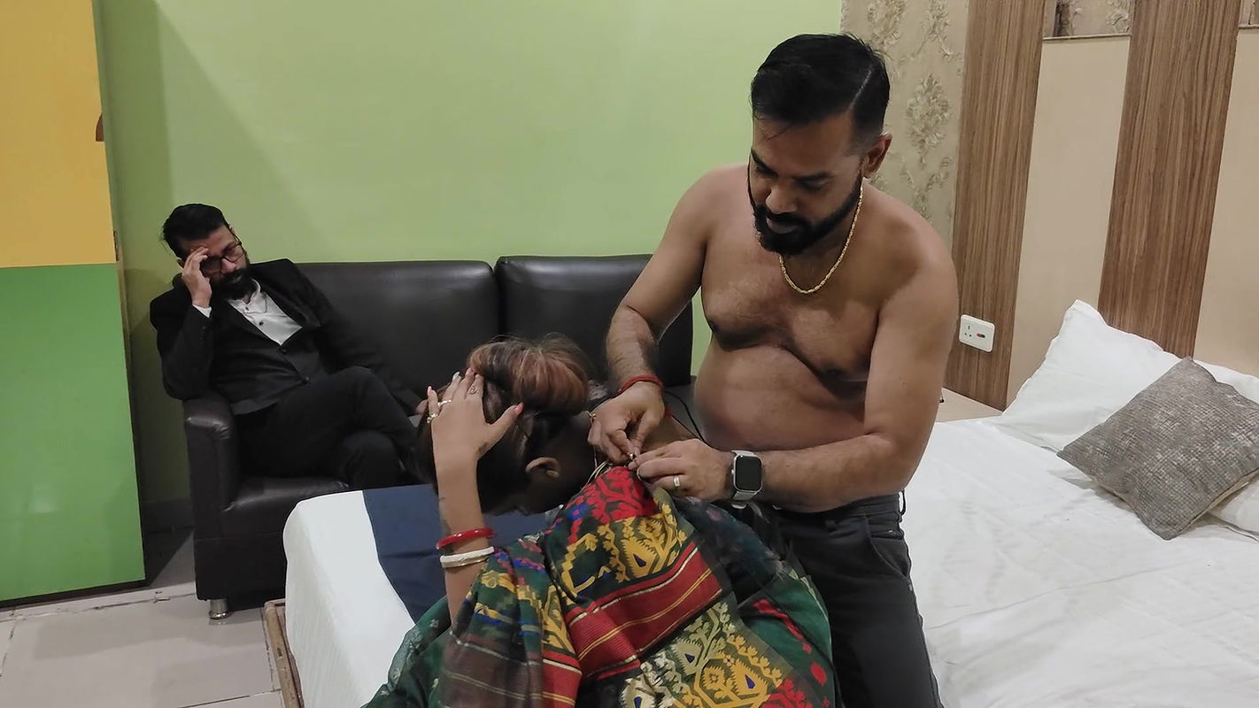 A couple made a hardcore fucking session infront of registror who came to made them divorce