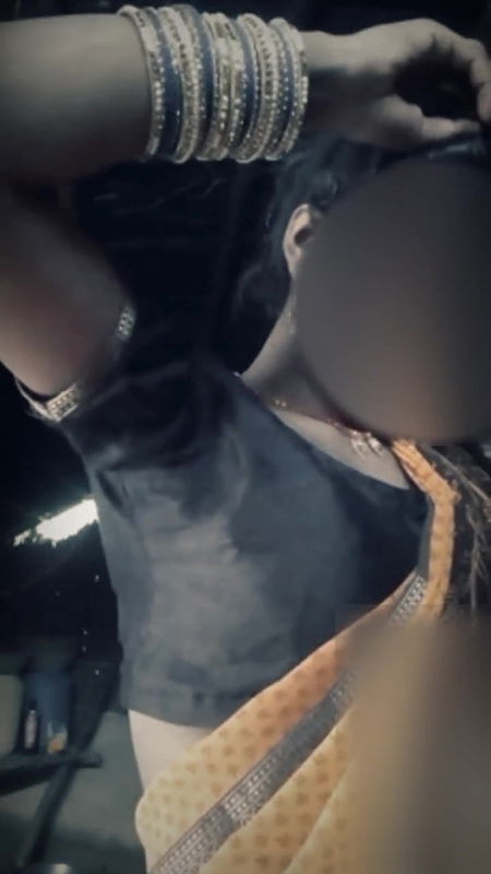 Indian Village Girlfriend And Boyfriend Whatsapp Video Calling Nude Saree Changing Big Boobs Padded White Bra Sex Video Call