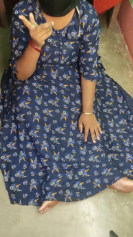 Indian sexy Housewife showing her asshole and cucumber fuck