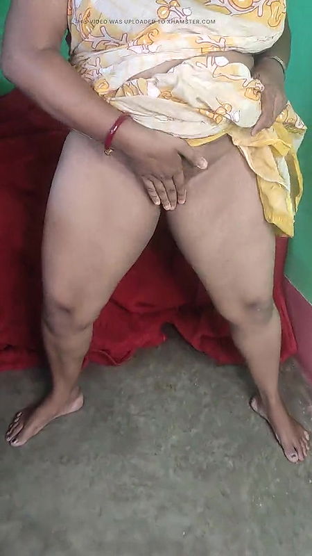Indian horny Mommy pissing on the floor and squirting her pussy