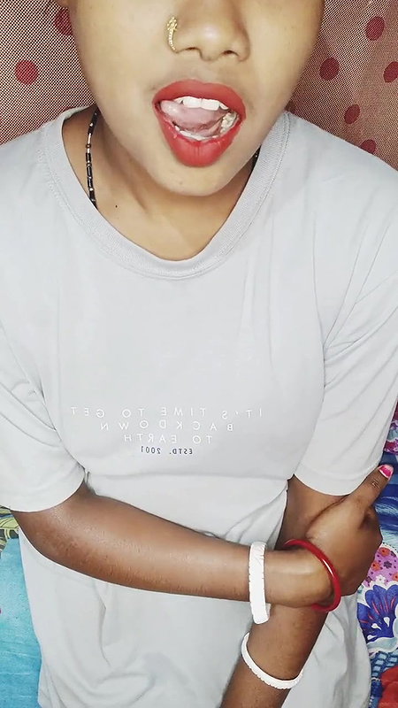 Indian bhabhi’s ass and pussy fucked with eggplant Indian Sex