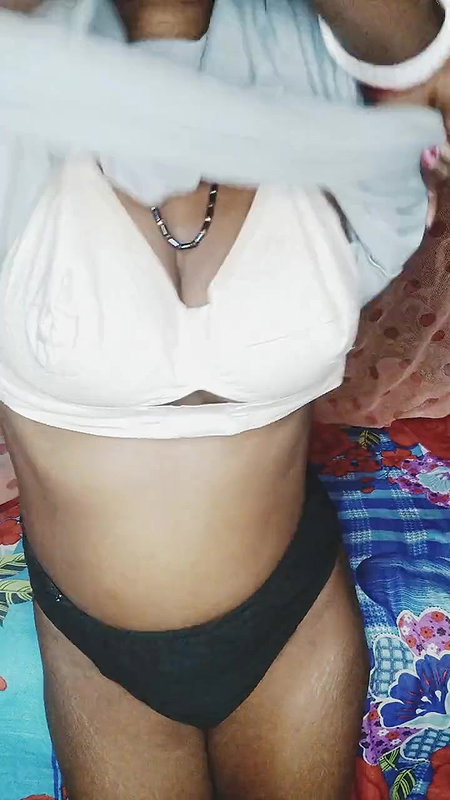 Indian bhabhi’s ass and pussy fucked with eggplant Indian Sex